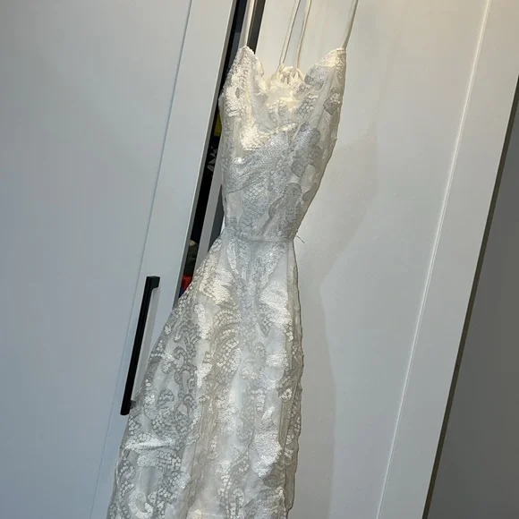 White Lucy in the Sky dress - Picture 3 of 4